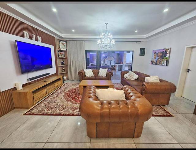 5 BEDROOM HOUSE FOR SALE IN WATERKLOOF RIDGE